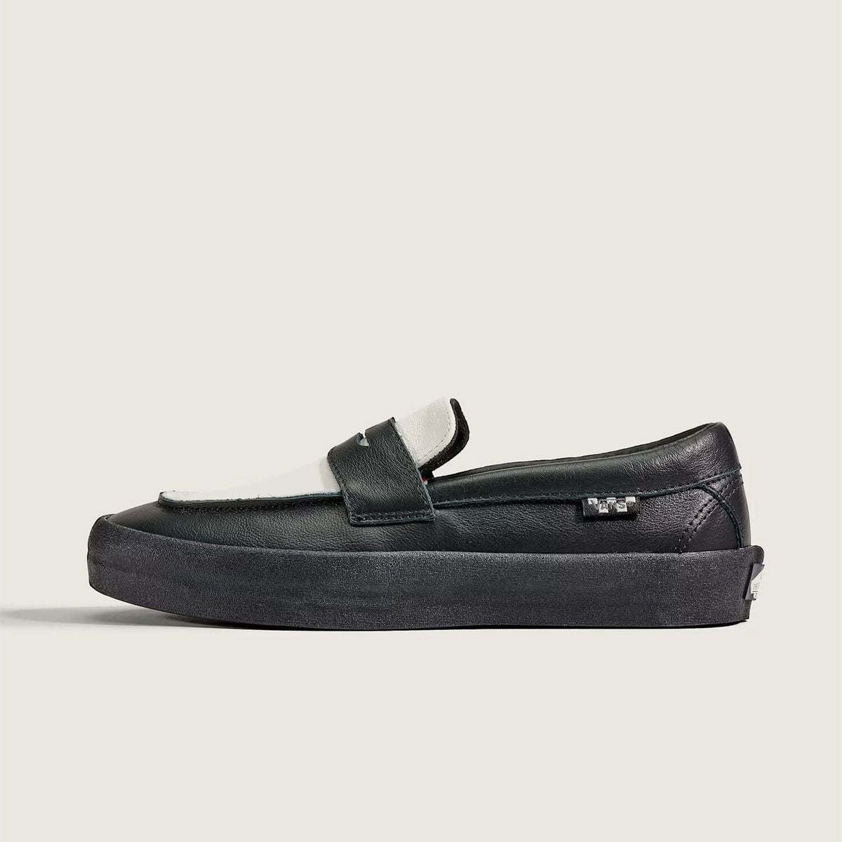 Vans Skate Loafer Black/White footwear Vans 